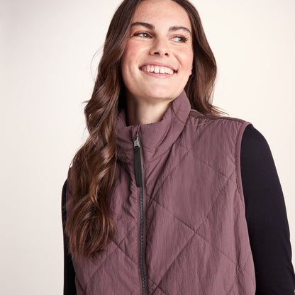 Juni Womens Relaxed Fit Shower Resistant Insulated Gilet - Dark Mauve