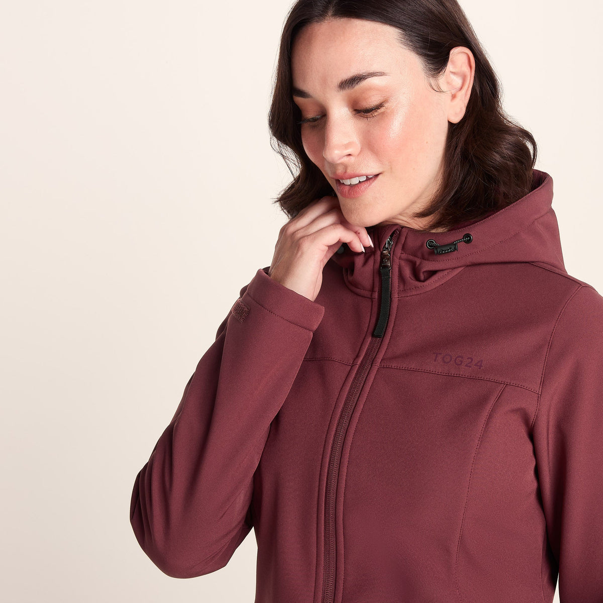 Keld Womens Long Shower Resistant Hooded Softshell Jacket - Burgundy
